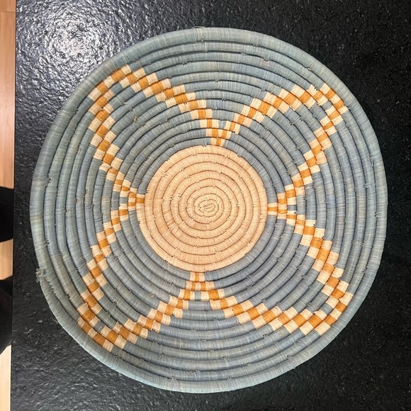 African Rwanda Woven Sweetgrass and Sisal Wall Hanging Basket - Picture 2 of 2